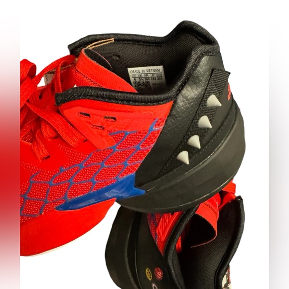 Adidas Donovan Issue 4
Spider-Man - Picture 5 of 8